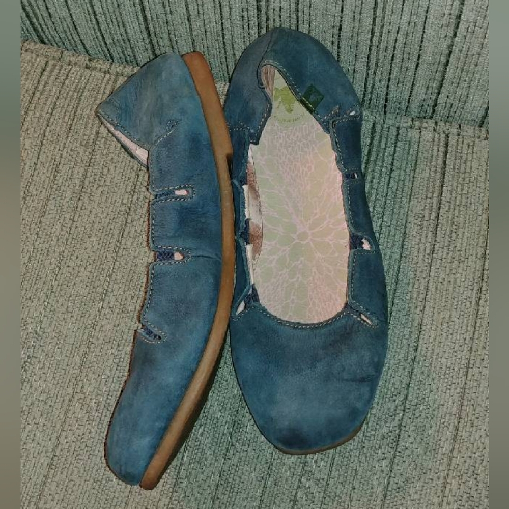 El Naturalista Dani Garcia blue flats